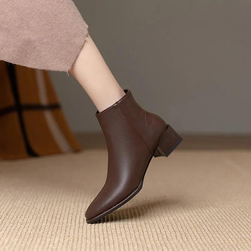 Retro square toe thick heeled short boots for women in autumn and winter 2024, new British style with plush warm Chelsea boots