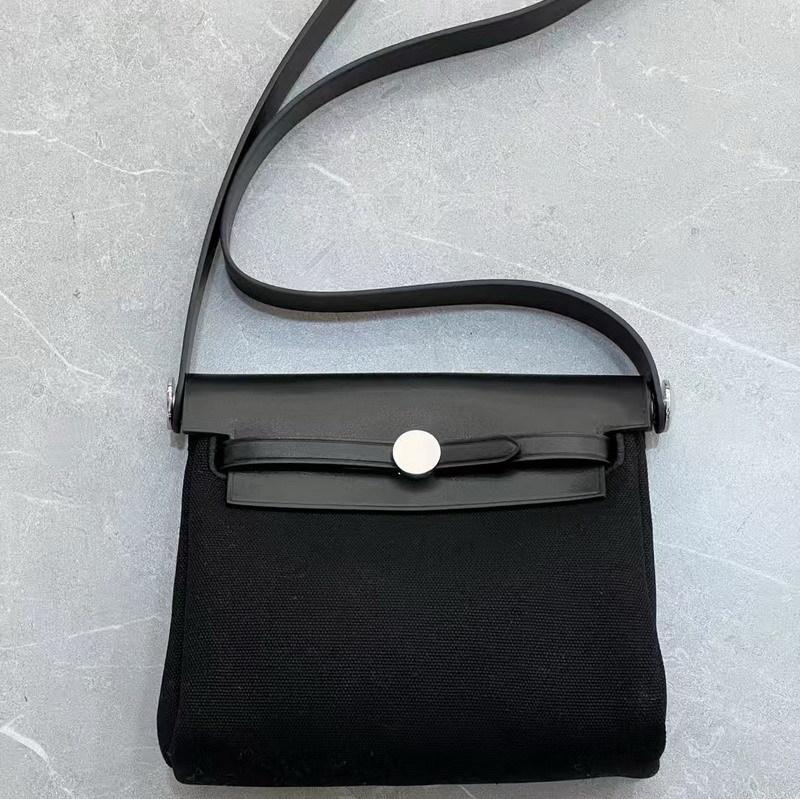 

2025 Новинка 19 см сумка из коровьей кожи с холстом и кожей + мини-сумка через плечо из натуральной кожи и ткани 19 x 17 x 6CM+rear double buckle чёрный