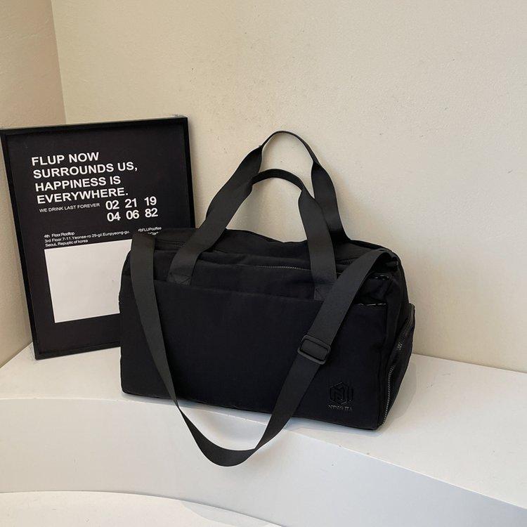 Simple and Casual Travel Bag, Large-capacity Luggage Storage Bag, Water-resistant Dry and Wet Separation Crossbody Handbag