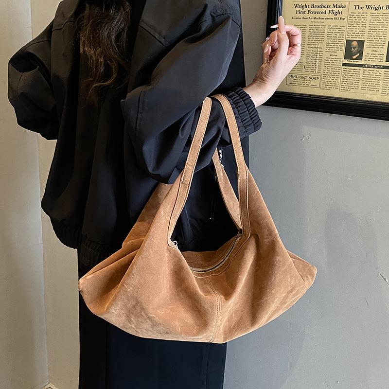 Large Capacity Bag Women's Autumn and Winter Matte Retro Shoulder Messenger Bag Commuter Dumpling Bag