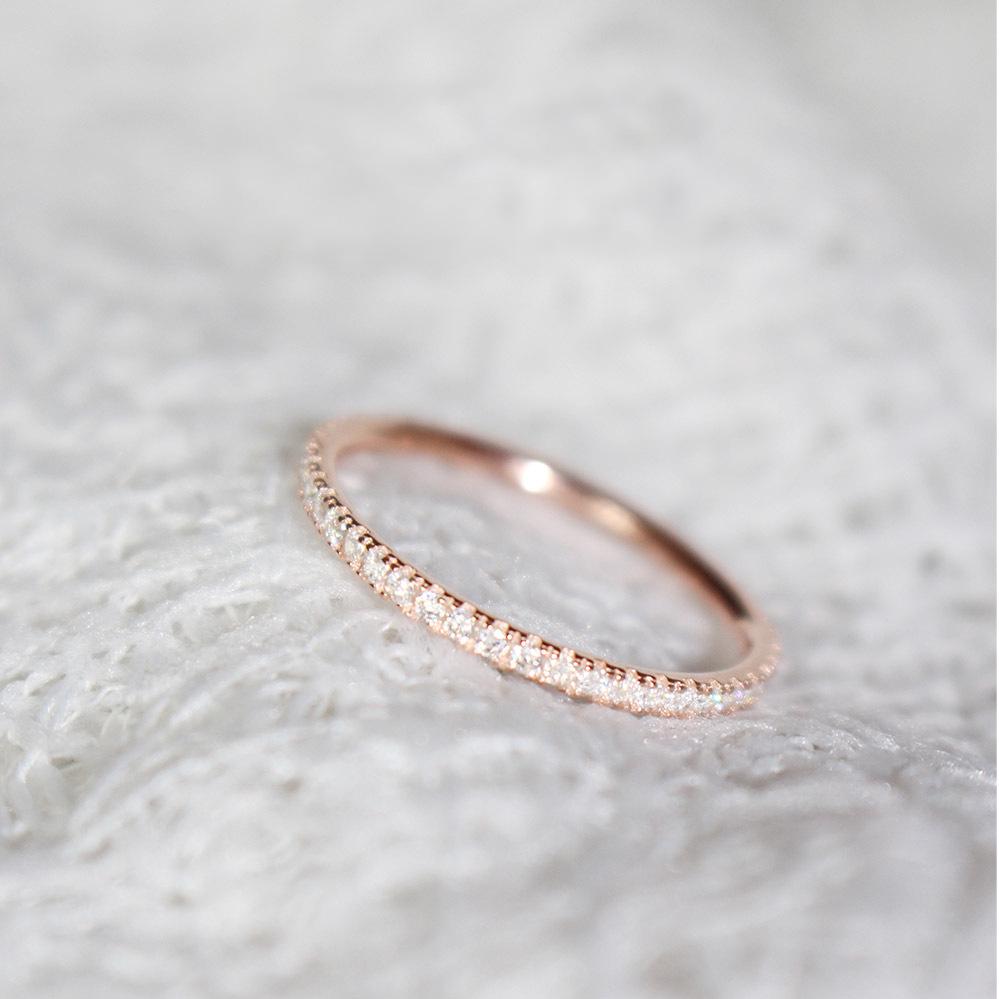 

Women s Stackable Thin Ring with Small Diamonds Size 6 золотой