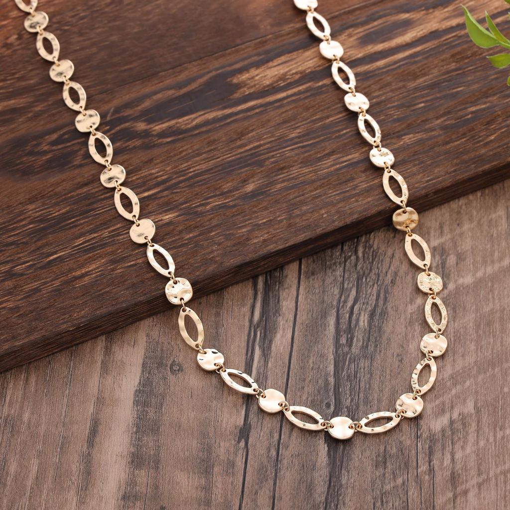 Nouveau collier en métal à disque creux irrégulier, chaîne de pull dorée polyvalente pour femmes, à la mode et populaire