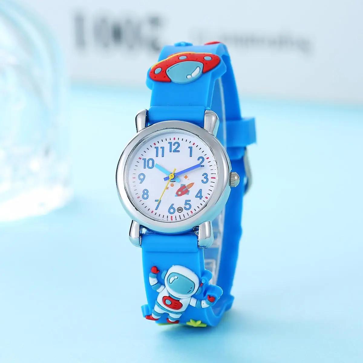 

Cute cartoon small astronaut astronaut 3D simple quartz watch, suitable for Christmas Halloween gift небо синє кольору