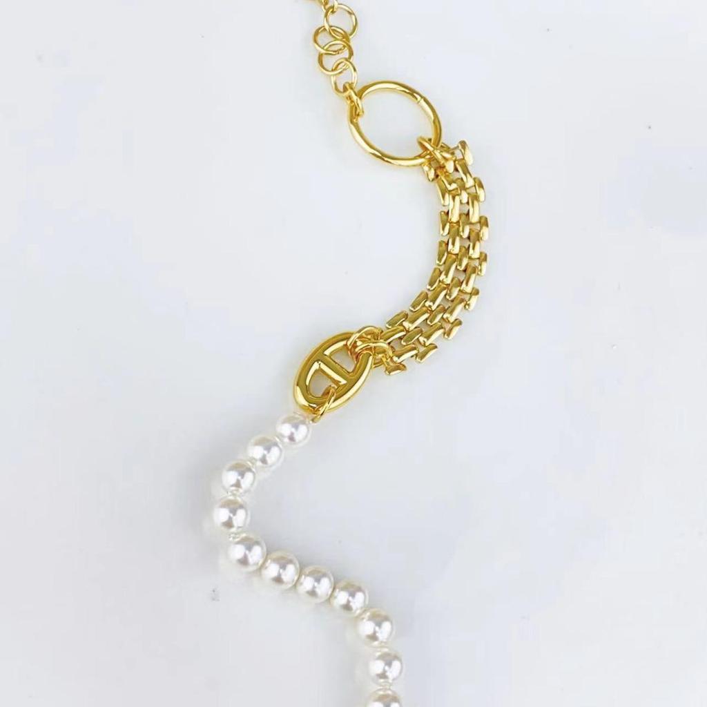 Women's Irregular Pearl & Beaded Chain Bracelet - Unique Pig Nose Strap Design