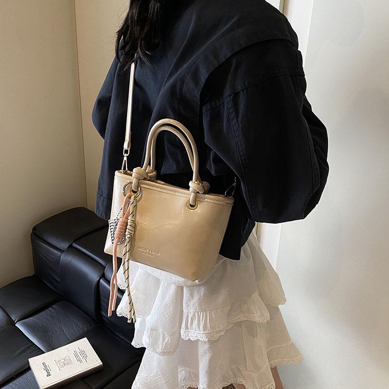 2025 retro bag new commuter large capacity messenger portable tote shoulder bucket bag