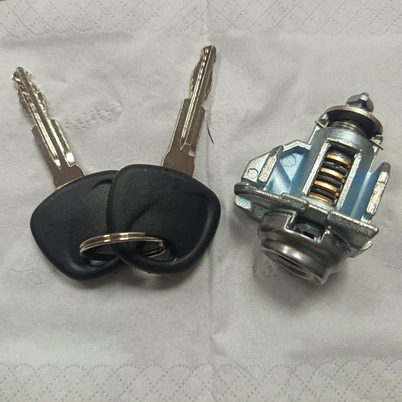 

HuanChi Side Door Lock Cylinder Set 81970-H7000 - Complete Lock Cylinders Kit Huan Chi Yue