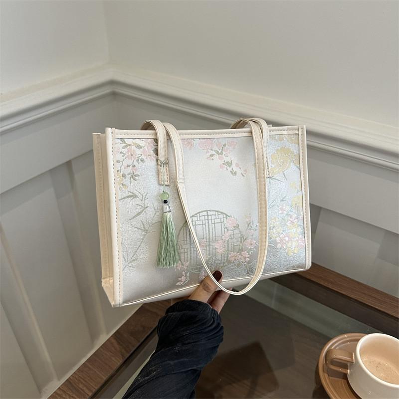 Fashionable Trendy Embroidered Bag 2024 New Commuter Large Capacity Underarm Shoulder Bag
