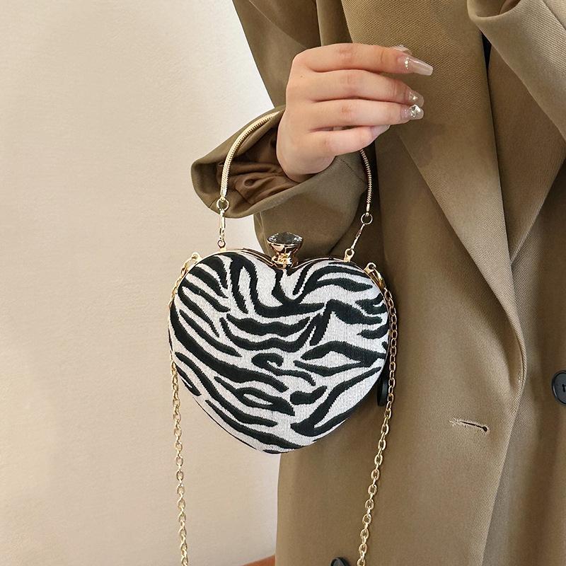 Autumn and winter bag 2025 new Korean version of fashion leopard print personalized ins women's crossbody shoulder love bag tide