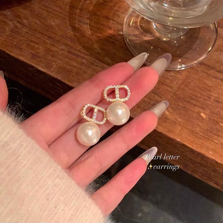 

Сладкие Серьги-клипсы CD Pearl для богатой леди - Роскошные серьги-пусеты высокого класса для женщин, Идеальные для осени/зимы, Не требуют прокола