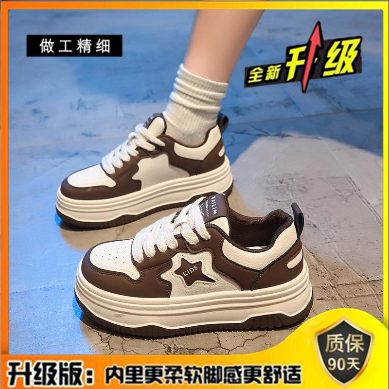 Super angesagte kleine weiße Schuhe für Damen 2025 neu Frühling und Herbst dicke Sohle Schuhe vielseitige schwarz-weiße Sterne Panda Schuhe ins Tide