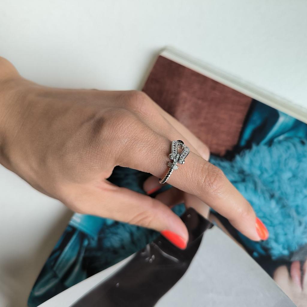 Bague en argent avec des fiancines, poids de l'article 3,1 gr (2184133)