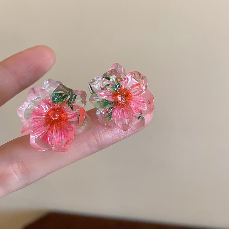 Boucles d'oreilles bohèmes roses à fleurs de perles de rocaille et pompons de perles