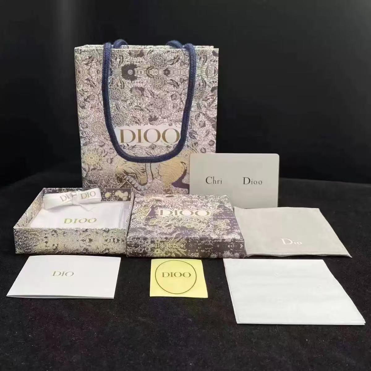 

Класичний Жіночий Ретро Браслет Вищого Класу з Літерою CD, Матеріал: Латунь