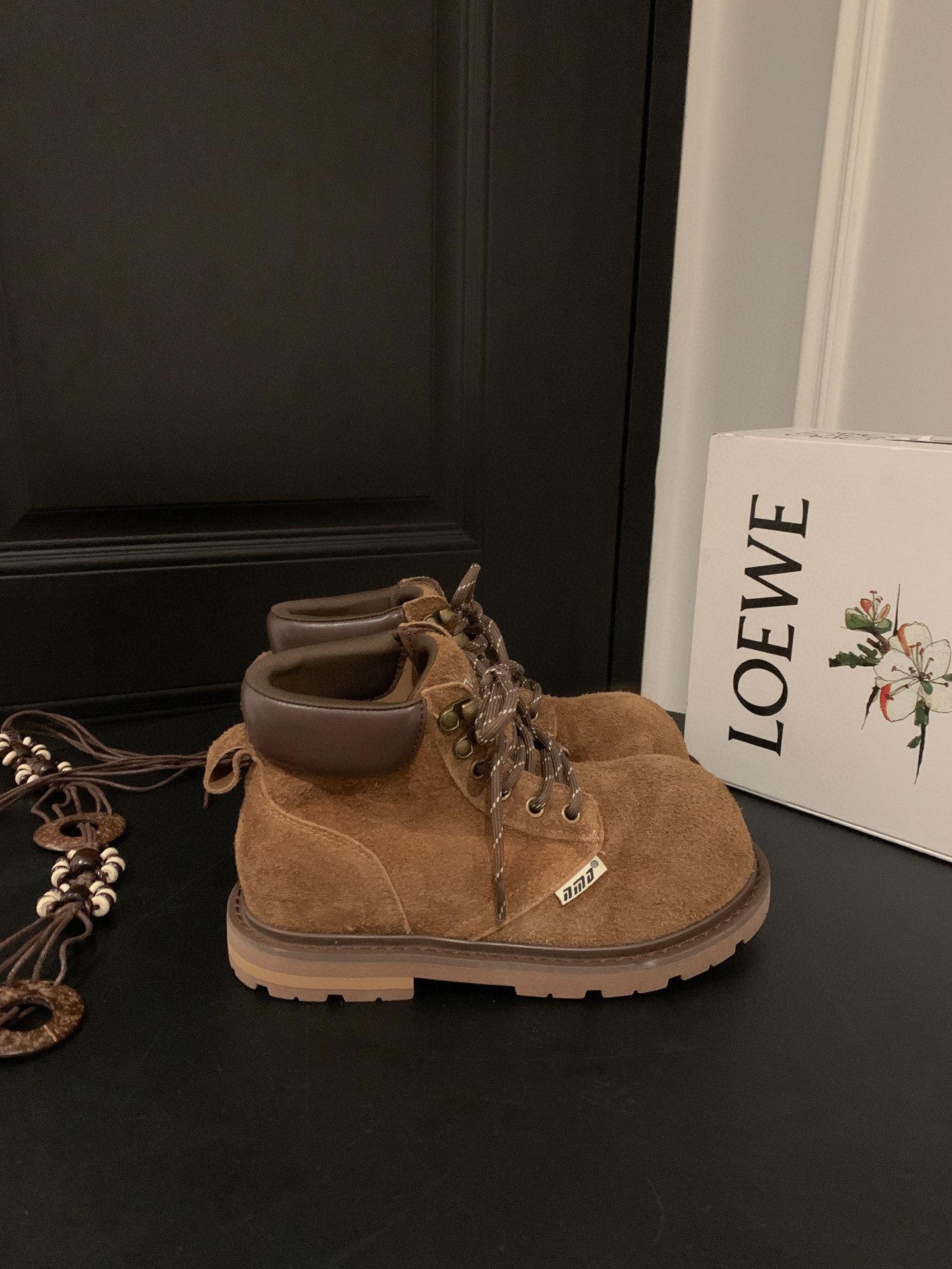 

Уличные ботинки Мартин женские туфли осень 2025 новые универсальные модные на платформе британский стиль на шнуровке рабочие короткие ботинки 40