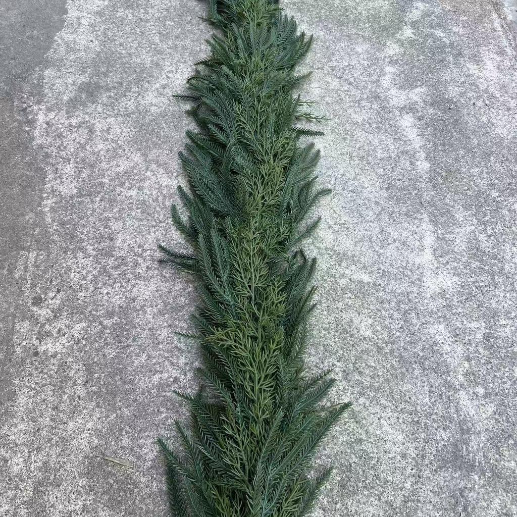 Nofox Rattan Pine Needle Christmas Wreath Decoration
