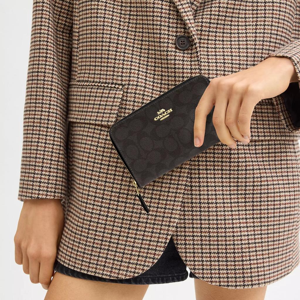 Coach Medium Id Zip Wallet In Signature Canvas Gold Sand Chalk