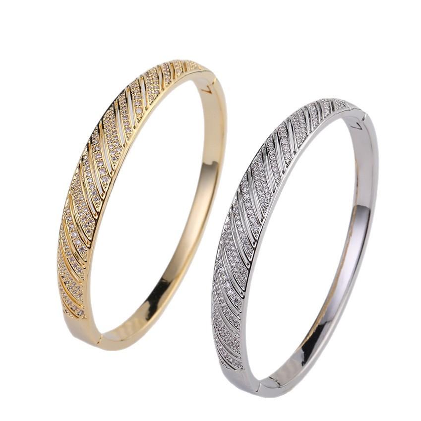 Hollow Design Diagonal Striped Baby's Breath Bracelet, Wavy Light Luxury Möbius Band Bracelet, Bracelet
