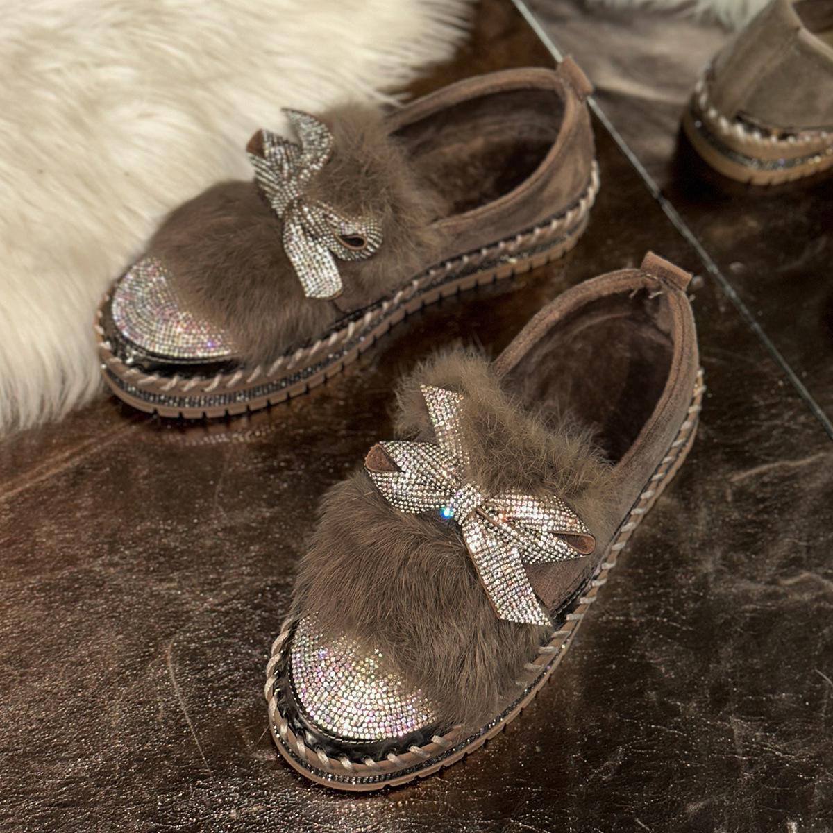 

Женские лоферы большого размера с бантом, стразами и мехом - Осень/Зима 2025 36