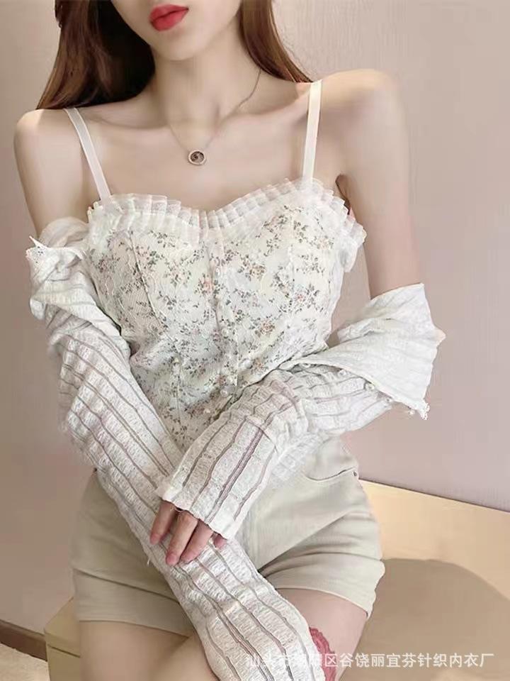

Sling vest women s inner cover autumn, new base design sense niche short top sexy lace floral One size fits all белый