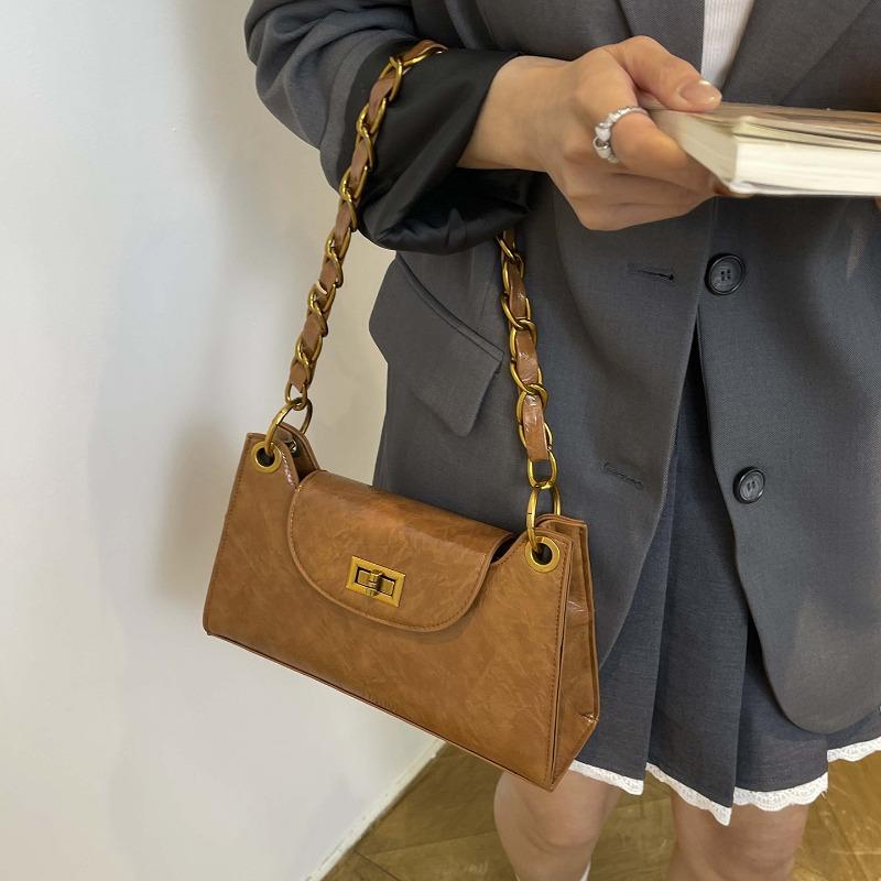 Fashionable Niche Square Bag with A Soft and Casual Feel, An Underarm Bag with A Chain Strap, A Crossbody Bag