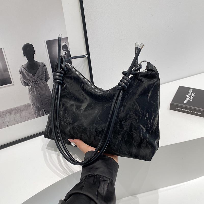 Fashionable Minimalist Design Medium Size Pu Tote Bag For Women Available In Four Colors