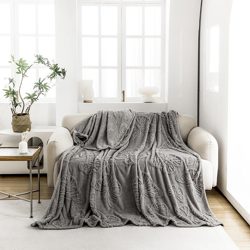 Zimowy aksamitny taftowy koc z motywem motyla i kwiatów: Dwustronny, pogrubiony żakard 3D, wielofunkcyjny na drzemki, do klimatyzacji i jako prześcieradło.