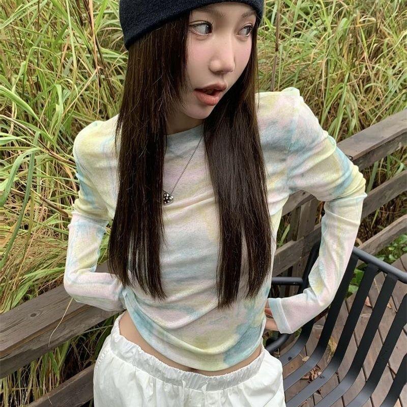 Koszulka z długim rękawem Spicy Girl Tie - Dye z siateczki z gradientowym nadrukiem i filtrem przeciwsłonecznym. Damski letni dopasowany cienki top z poczuciem designu i niszowym stylem