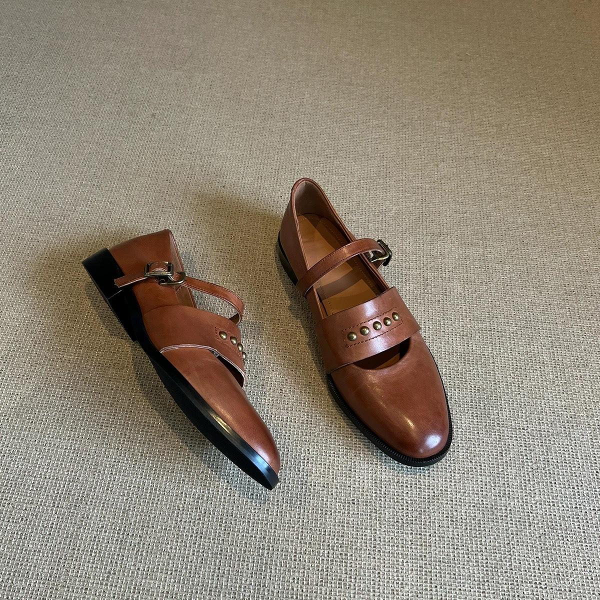 

Кожаные ботинки в британском стиле с заклепками, полые, маленькие, кожаные, лоферы, женские, весна 2025, толстый каблук, одинарные туфли Мэри Джейн 40 коричневый