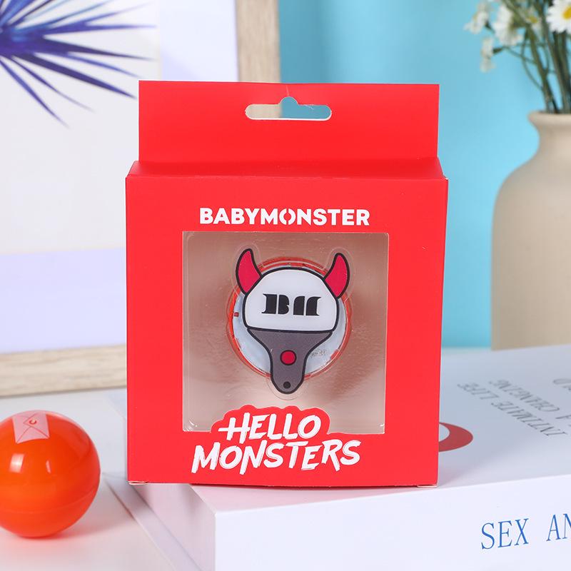 SEVENTEEN, Stray Kids, (G)I-DLE, Treasure Monster Cartoon Acryl Brosche Stern