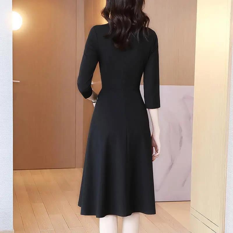 Spring, Summer and Autumn Waist V-neck Slim New French Retro Dress Temperament Dress Small Black Dress