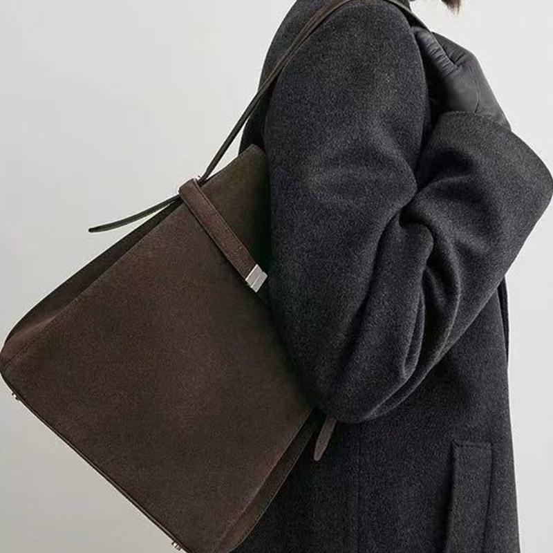 New Large Capacity Single Shoulder Leather Bucket Bag, Light Luxury, High-end, Simple and Niche, Summer Wide Shoulder Strap Crossbody Bag