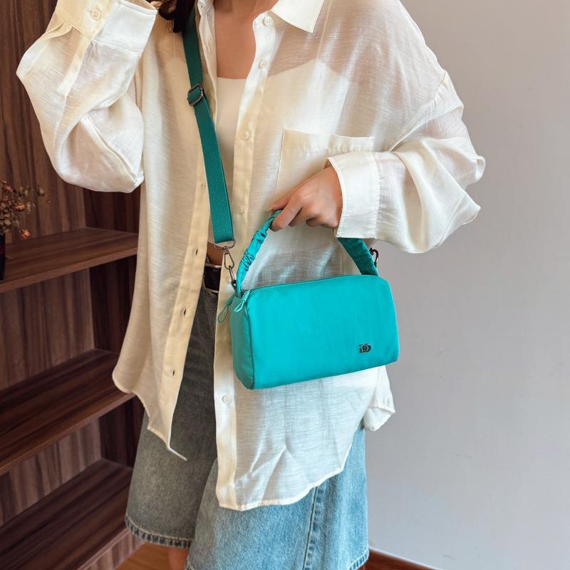 Lightweight small cloth bag women's new fashion simple versatile shoulder small square bag travel commuter messenger bag