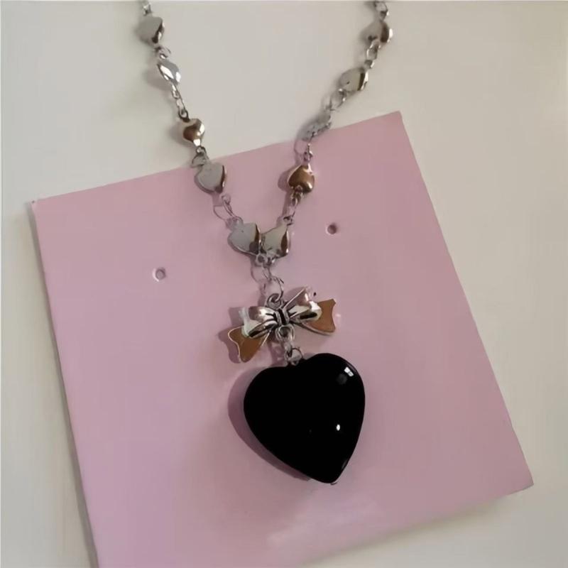 Chic Heart Pendant Necklace Sturdy Alloy Jewelry Elegant Clavicle Chain Perfect For Daily Wear Parties Gifts