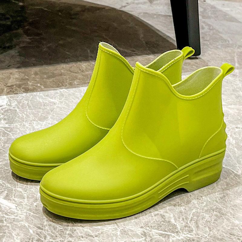 Modne buty przeciwdeszczowe damskie wodoodporne i antypoślizgowe buty do wody krótka cholewka gruba podeszwa gumowe buty odporne na zużycie ciepłe buty