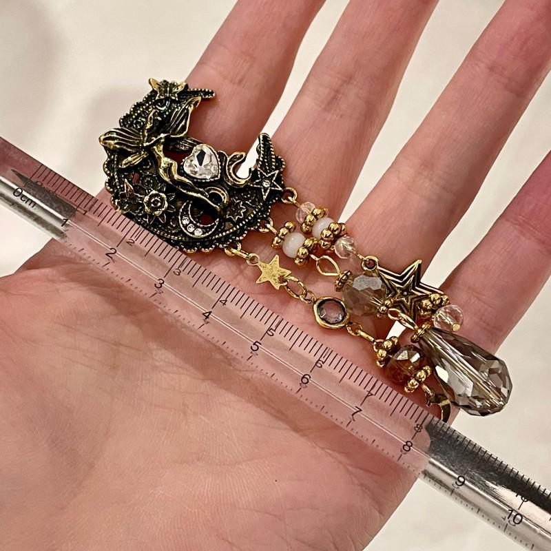 Pendientes de botón Vintage de Luna Dorada con Ángel y Borla de Cristal con Detalles de Esmalte