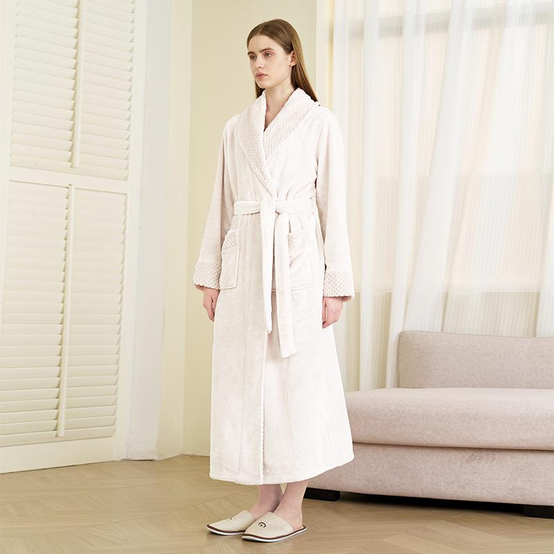 Men's Winter Shawl Collar Plush Fleece Bathrobe Soft Warm Long Sleeve Robe with Pockets Spa Robes for Men Comfortable Fluffy Homewear Sleepwear