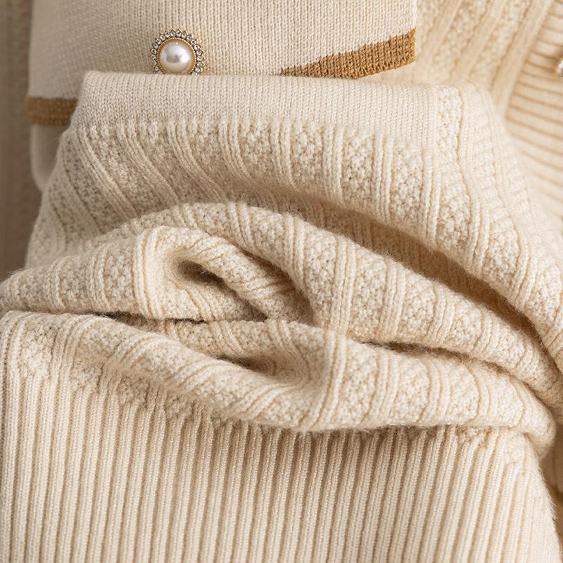 HNXC Xiaoxiang-style Polo Neck Sweater for Women, A Stylish Autumn and Winter Knitted Top with A Flip Collar