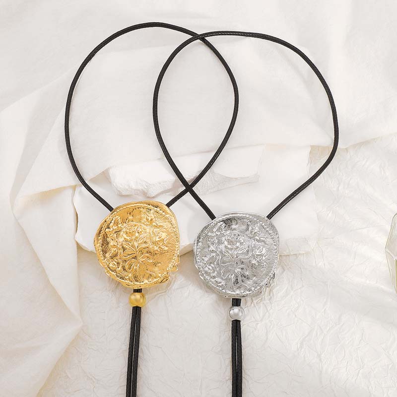 Vintage Metal Irregular Round Pendant Necklaces for Women Exaggerated Black Leather Long Rope Adjustable Necklaces Party Jewelry