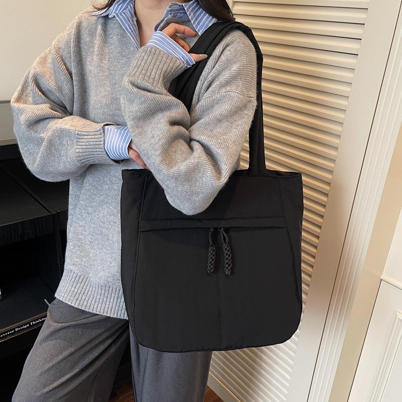 Fall 2025 New Solid Color Simple Tote Bag Fashion Trend Commuter Armpit Bag Korean Large Capacity Shoulder Bag