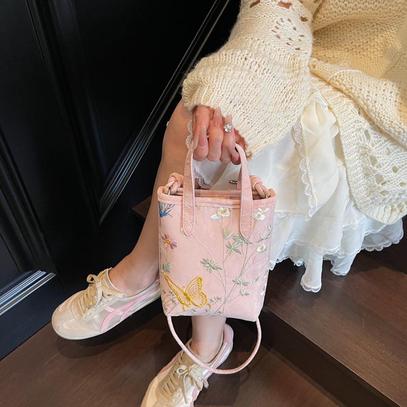 Versatile Handbag Fashion Bucket Bag New Messenger Bag Embroidered Butterfly Shoulder Bag