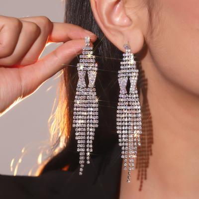 Super glitzernde Strass hohle lange Fransenohrringe Damenmode Temperament Luxus Stecker