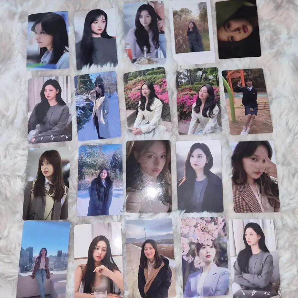 Selling 66 Kim Ji-won Photo Cards