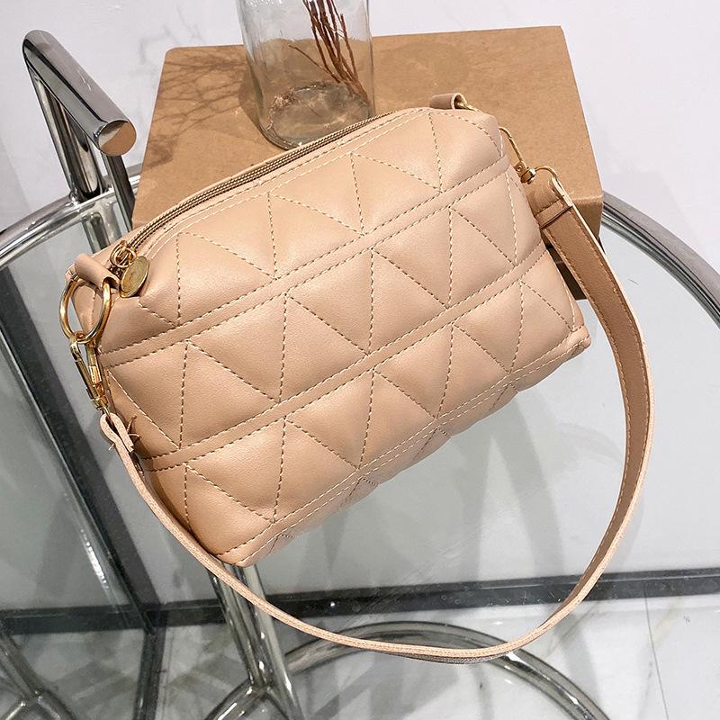 Is ashion ag girls chain new pillow bag embroidered bag messenger bag handbag