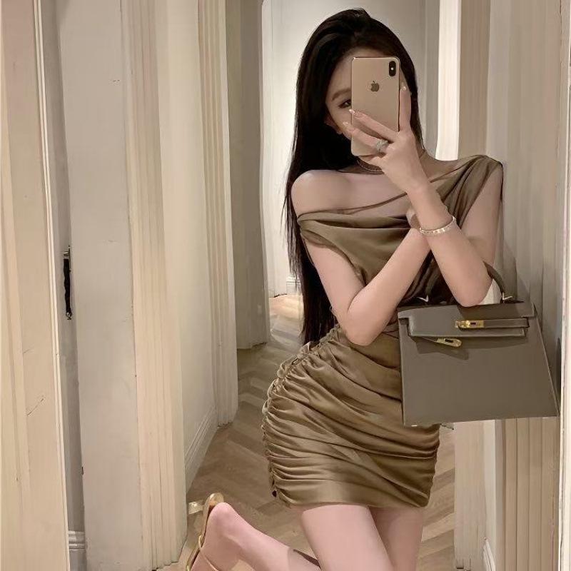 2026 Summer French Socialite Style One-Shoulder Pleated Dress - Slim Fit