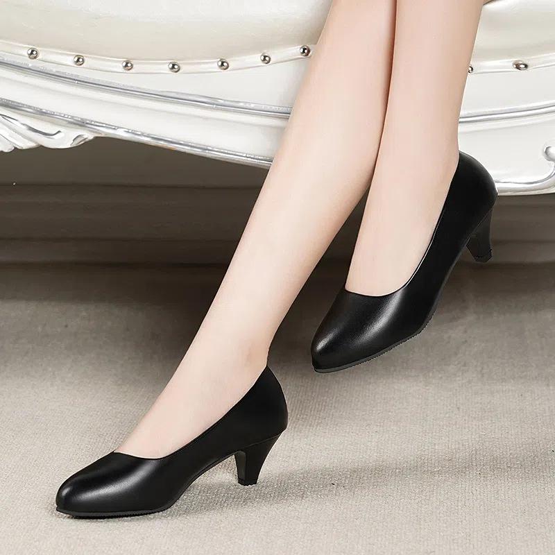 2025 New Spring Mother Single Shoes Women's Shallow Mouth Middle Heel Round Head Women's Shoes Soft Leather Soft Sole Versatile Leather Shoes Work 