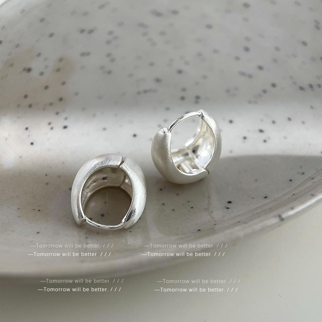 Cercei de nișă clasici ovali din metal periat - modă coreeană de ultimă generație