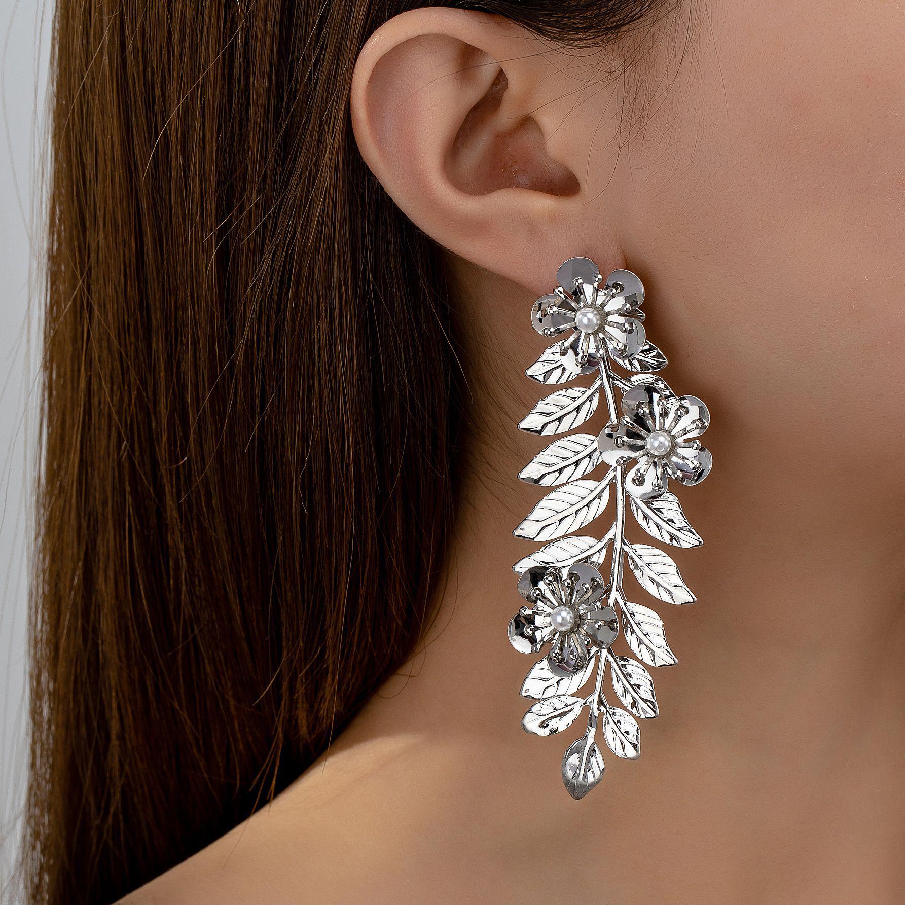 

Трендовые трансграничные цветочные длинные серьги-подвески для женщин - Европейский и американский стиль тяжелой промышленности