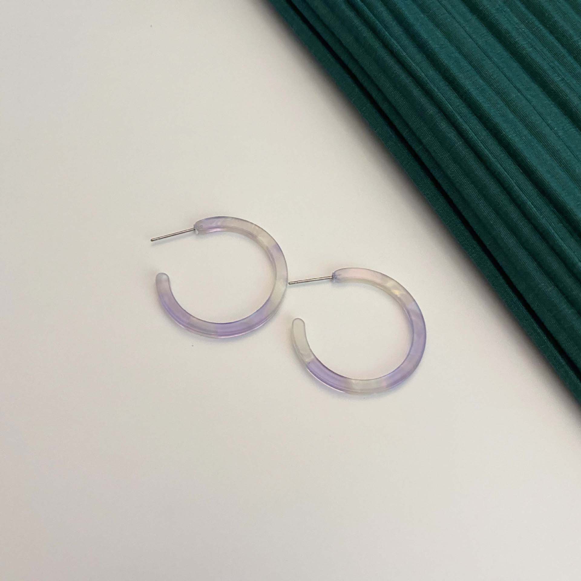 

Нові барвисті сережки з леопардовим принтом C-подібні сережки, прості перебільшені сережки для жіночих ювелірних подарунків як показано кольору