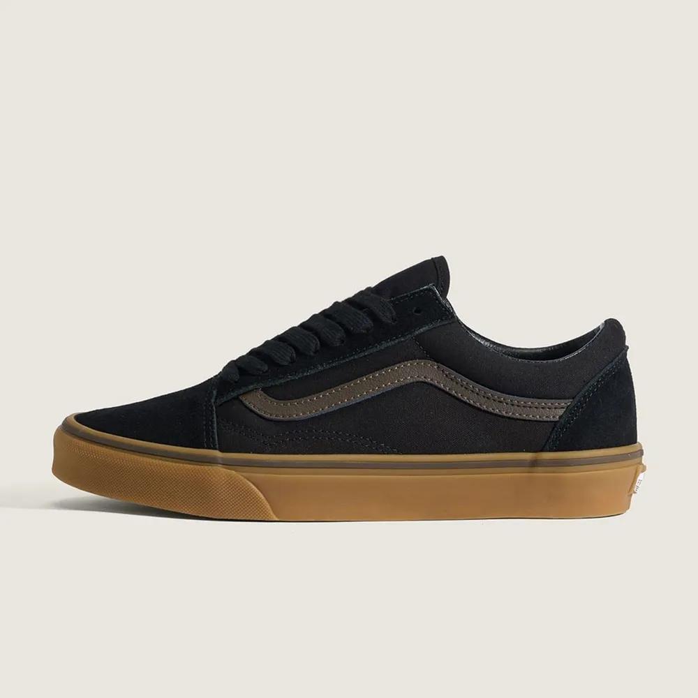 Vans Old Skool gum sole sneakers 235