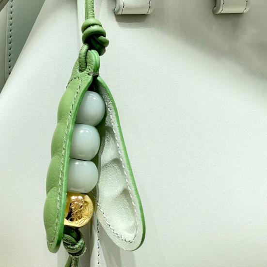 Pea Shell Bag Charm Cute Pea Beads Pendant Handmade Keychain Charm Accessory for Backpack Phone Handbag Decoration